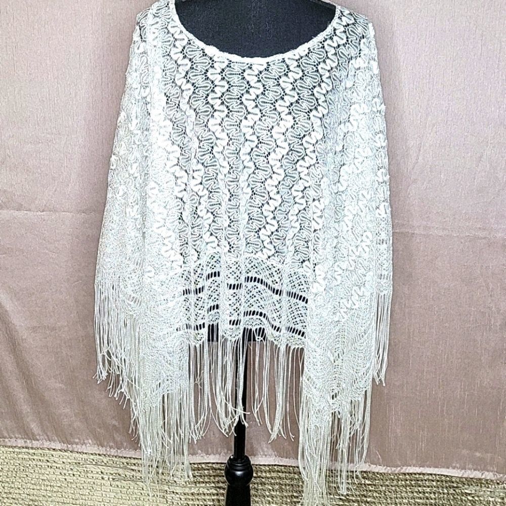 VENEZIA  White Lace and‎ Fringed Cape